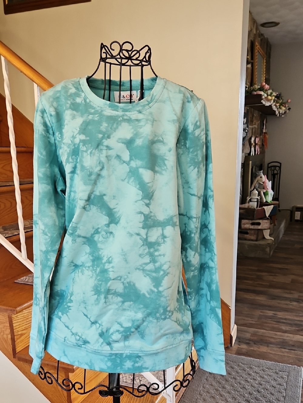 👚D & Co Tie-Dye Mint Green Long Sleeve Pullover